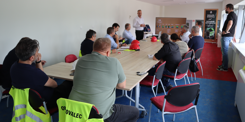 Director giving a keynote presentation to international partners in the conference room during the Robust Distributor Event 2026.